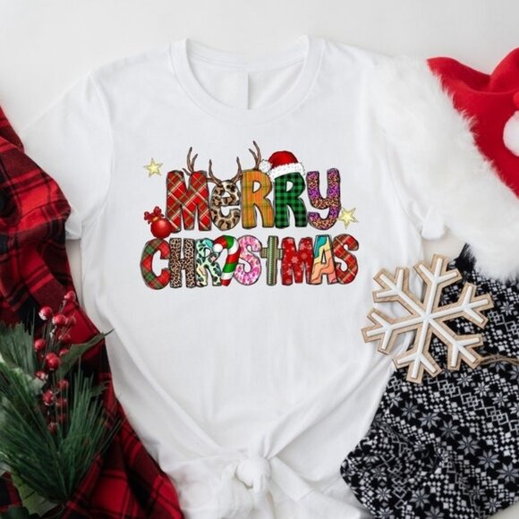 Merry Christmas Cute Family Holiday Graphic Tree Party Celebration Gift T-Shirt - Picture 1 of 5